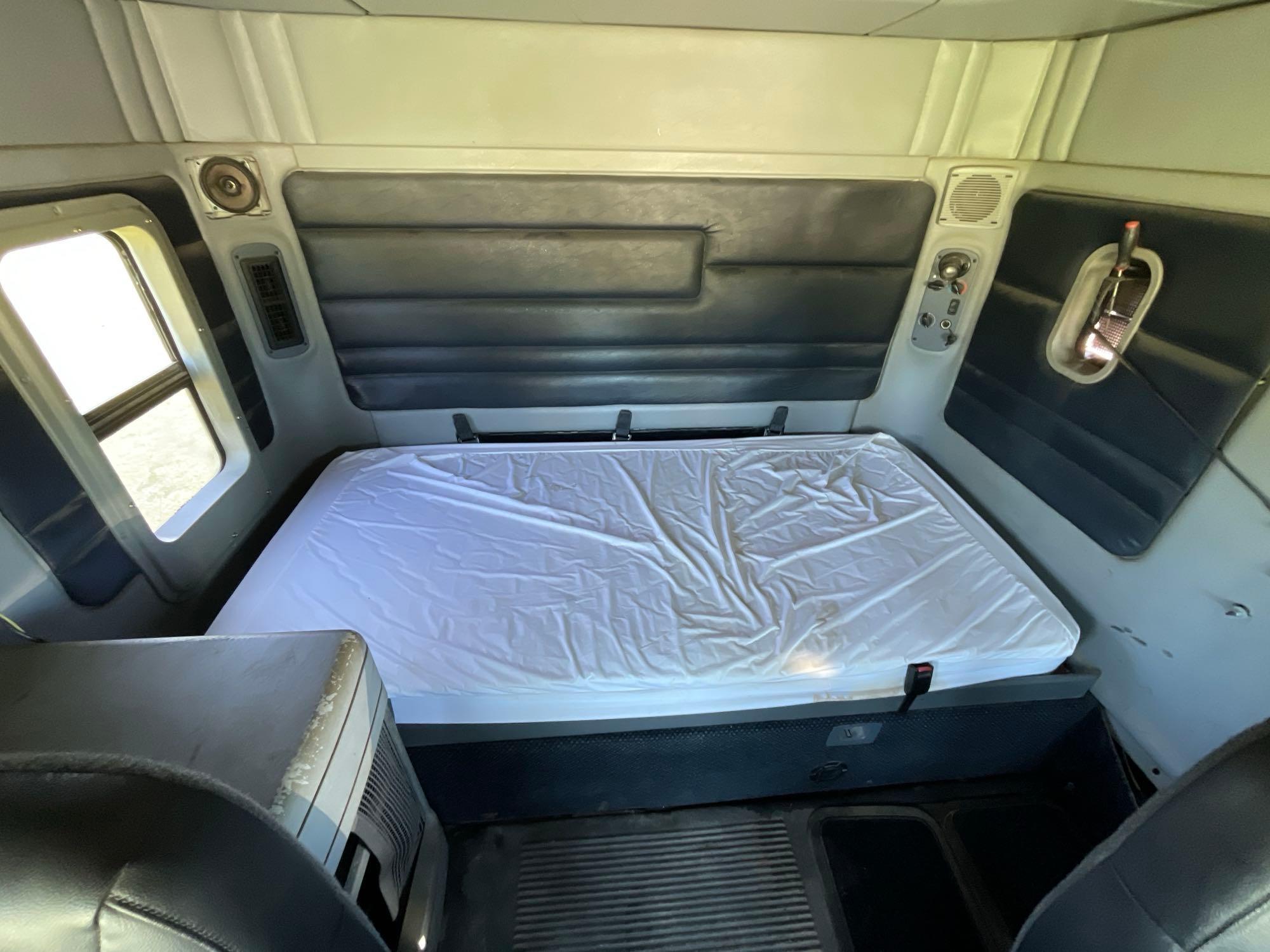 S - 2003 Freightliner Cascadia