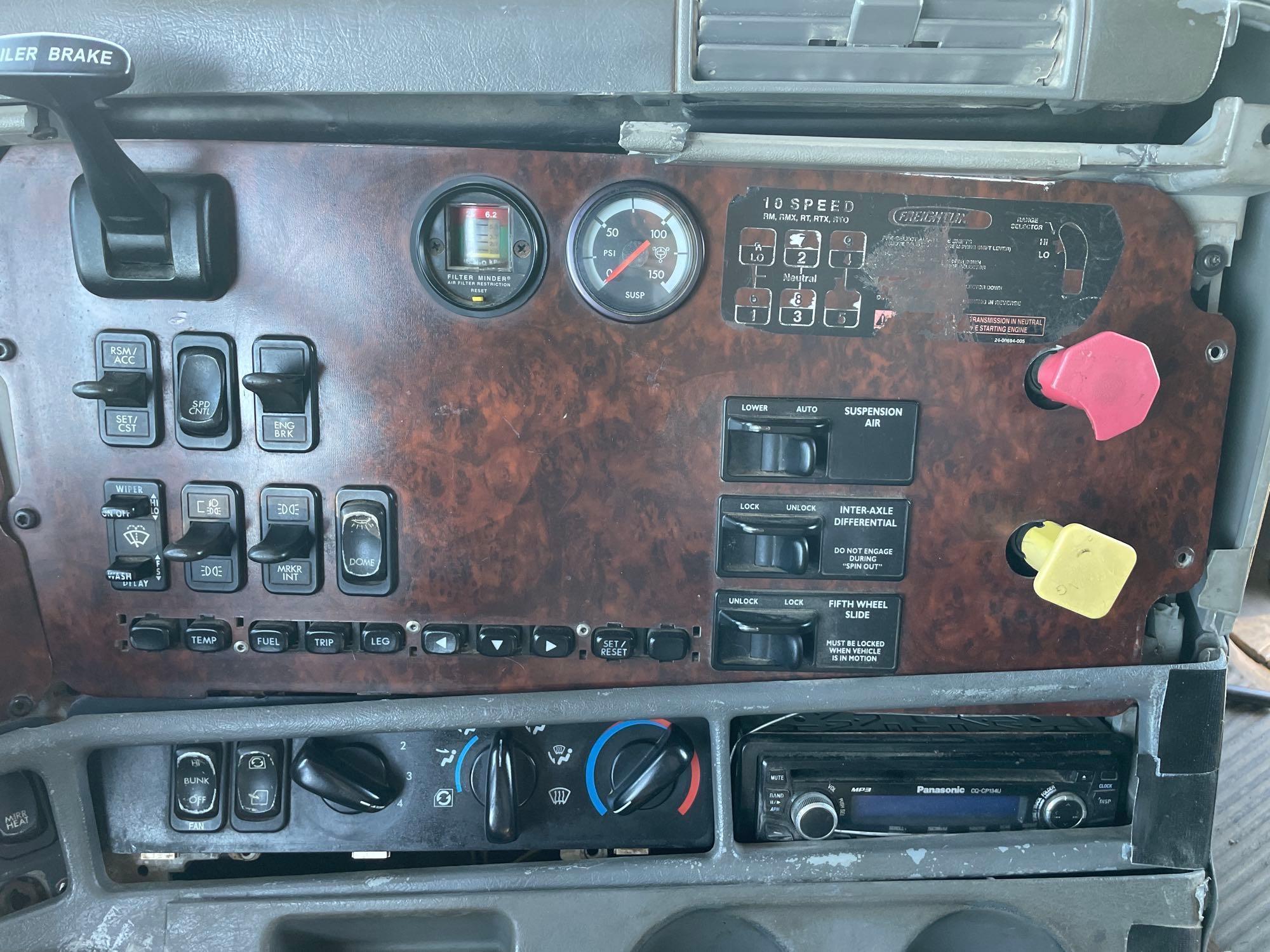 S - 2003 Freightliner Cascadia