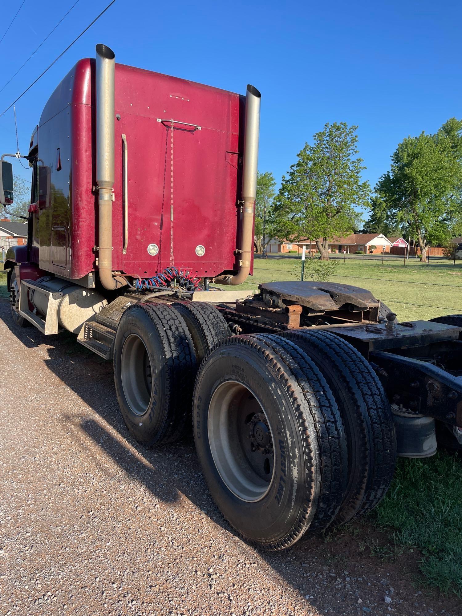 S - 2003 Freightliner Cascadia
