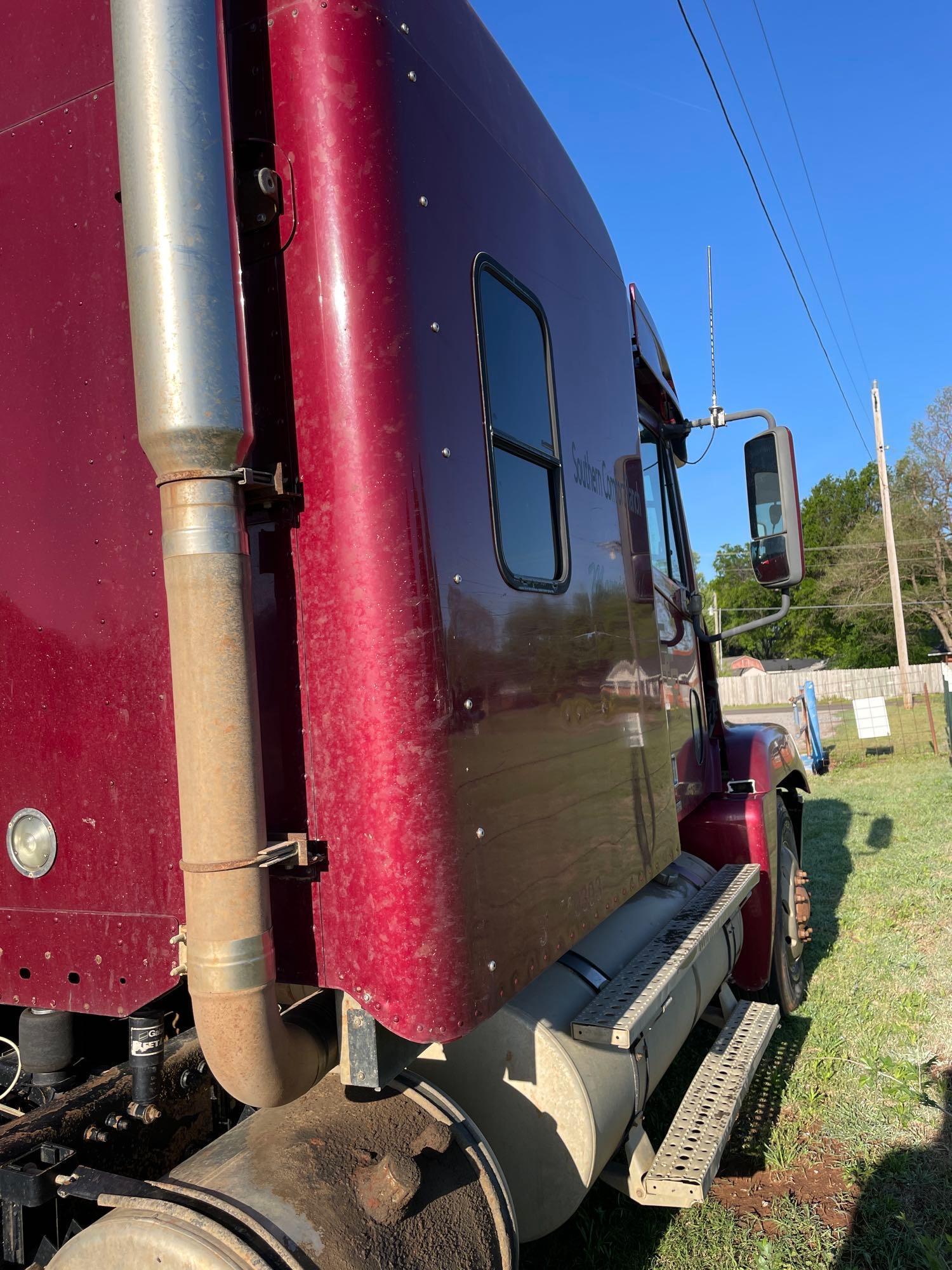 S - 2003 Freightliner Cascadia