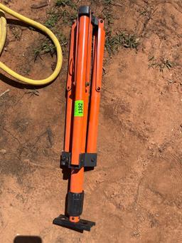 I- encono buster sign stand