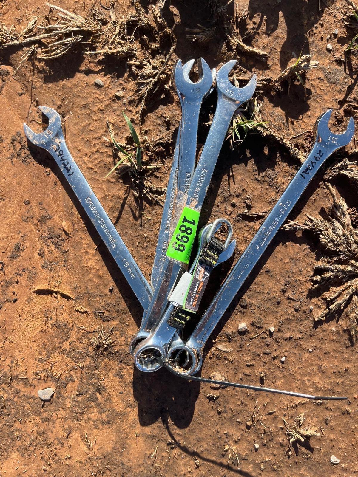 L - 15mm wrenches