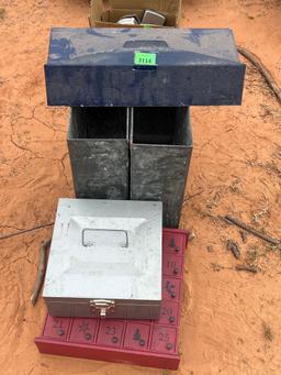 Q mailbox; Christmas advent; metal containers