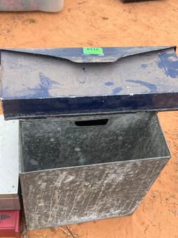 Q mailbox; Christmas advent; metal containers