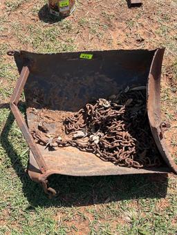 H- metal scoop with chain