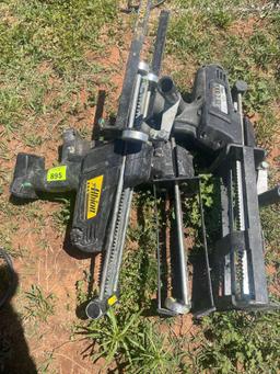 H - adhesive and caulking gun