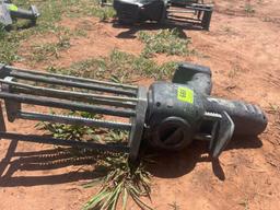 H - adhesive and caulking gun