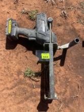 H - adhesive and caulking gun