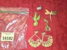 4 Vintage Pins/Brooches, and 1 Set of Earrings. All one Money. Jewelry