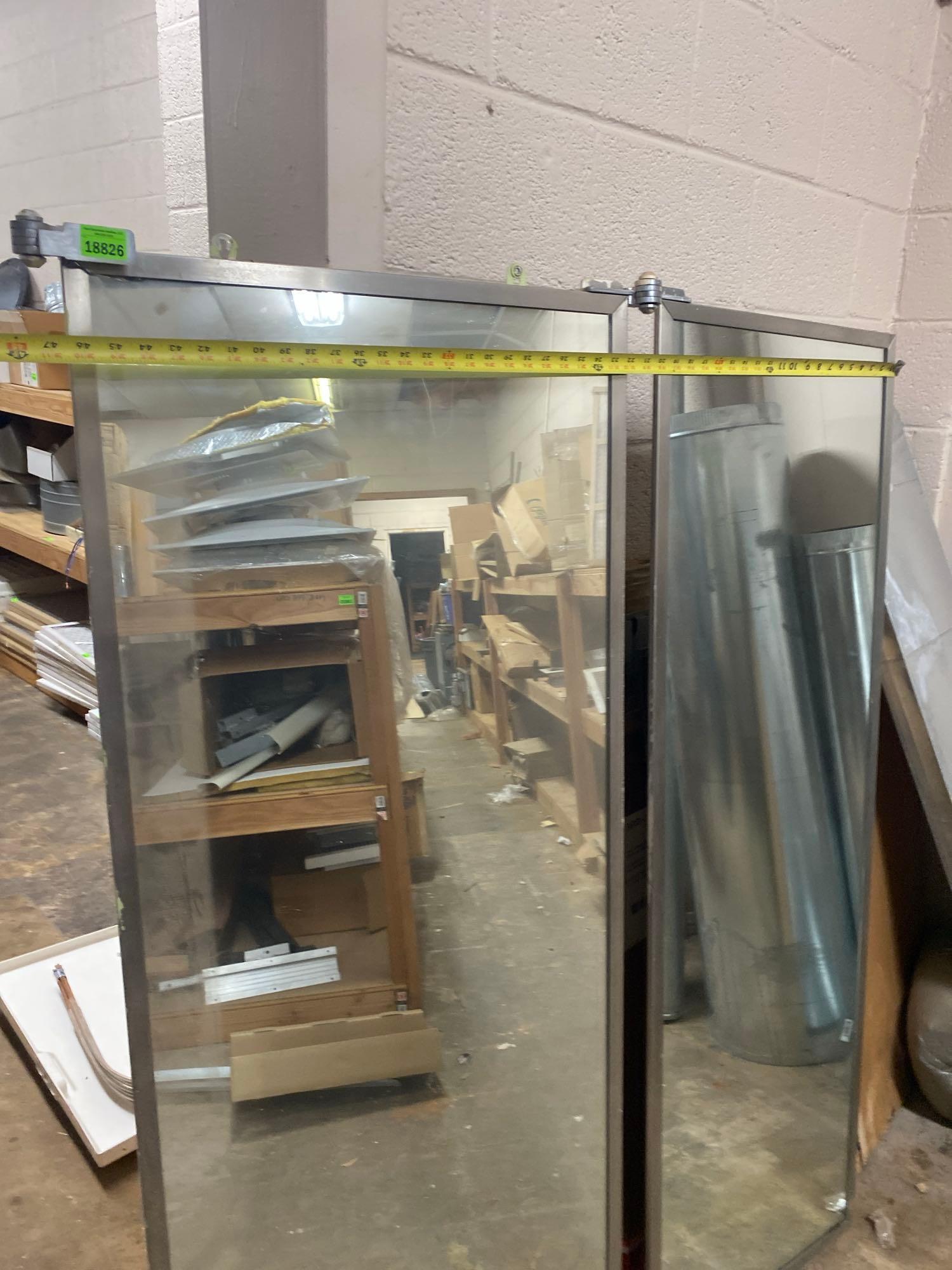 Folding mirror Measurements in photos