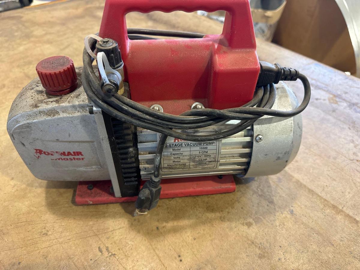 Two stage vacuum pump