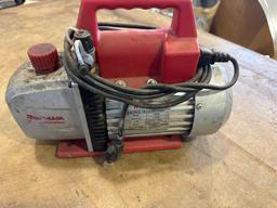 Two stage vacuum pump