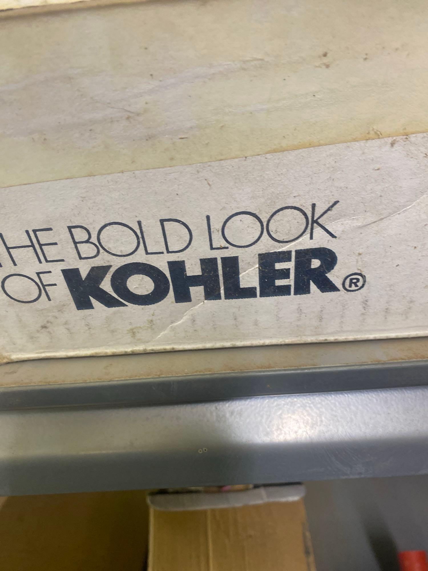 Toilet tank
