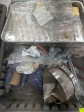 Mixed lot with paint pan, hand tools and other mixed items