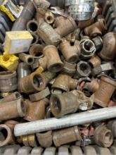 Mixed lot of gas fittings