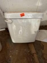 Toilet tank with lid