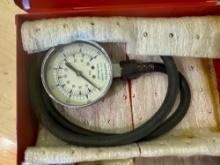 Snap on pressure gauge