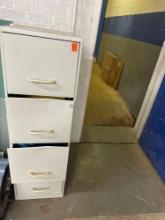 File cabinet Measurements in photos must bring help to load