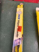 Windshield wiper blades Size in photo