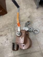 Pull ratchet winch