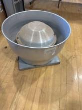 Industrial ceiling lamps must bring help to load measurements in photos