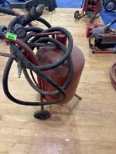 40 lb capacity pressurized sandblaster Must bring help to load