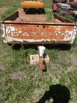 Pick up bed trailer76x5 Must bring help to load Contents is not included