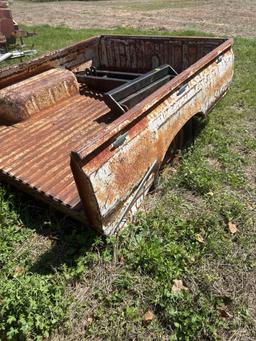 Pick up bed trailer76x5 Must bring help to load Contents is not included