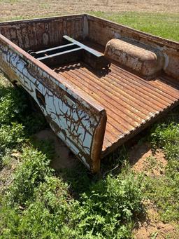 Pick up bed trailer76x5 Must bring help to load Contents is not included