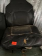 Tractor/lawnmower seat