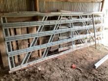 Mixed panels 1410 one wire panel two bigger panels one little panel must bring help to load