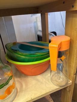 Decor, vases, plastic lazy Suzan plastic bowls