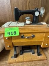 Mini sewing machine decor