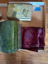 Table runner, box, box with keys