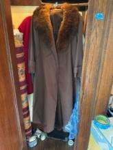 Long coat with fur collar,