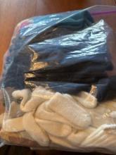 Gloves, beanie,