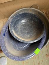 Metals bowl, roaster, wash pan