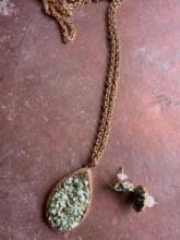 Pendant necklace and pierced earring set
