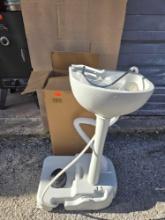 New Outdoor/Indoor Camping. Wash Sink Basin Faucet Portable Removable Ligetweight HDPE White. In