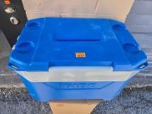 Tall Igloo Ice Chest with Handles. Outdoor, Recreation, Fishing, Camping.