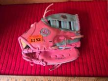 Wilson, Girls T-Ball Glove. Sports, Outdoor Recreation.