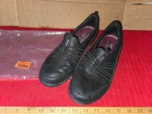 Skechers Classic Fit, Air Cooled Memory Foam. Size 8.5 Ladies Pull ons.