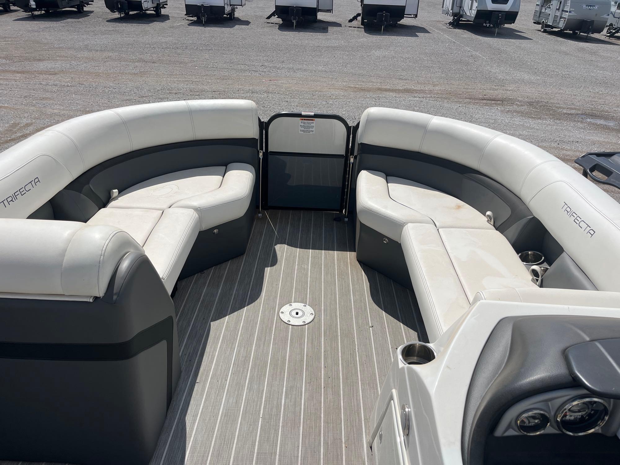 2023 Trifecta 24ft Tritoon 24UL LE boat with 200 Hp mercury