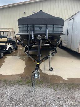 2023 Trifecta 24ft Tritoon 24UL LE boat with 200 Hp mercury