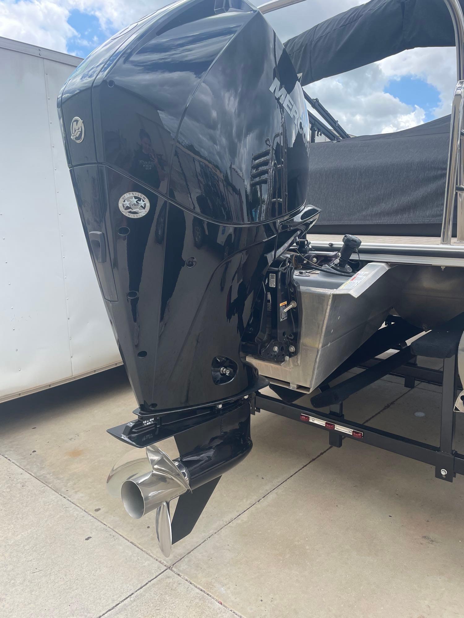 2023 Trifecta 24ft Tritoon 24UL LE boat with 200 Hp mercury