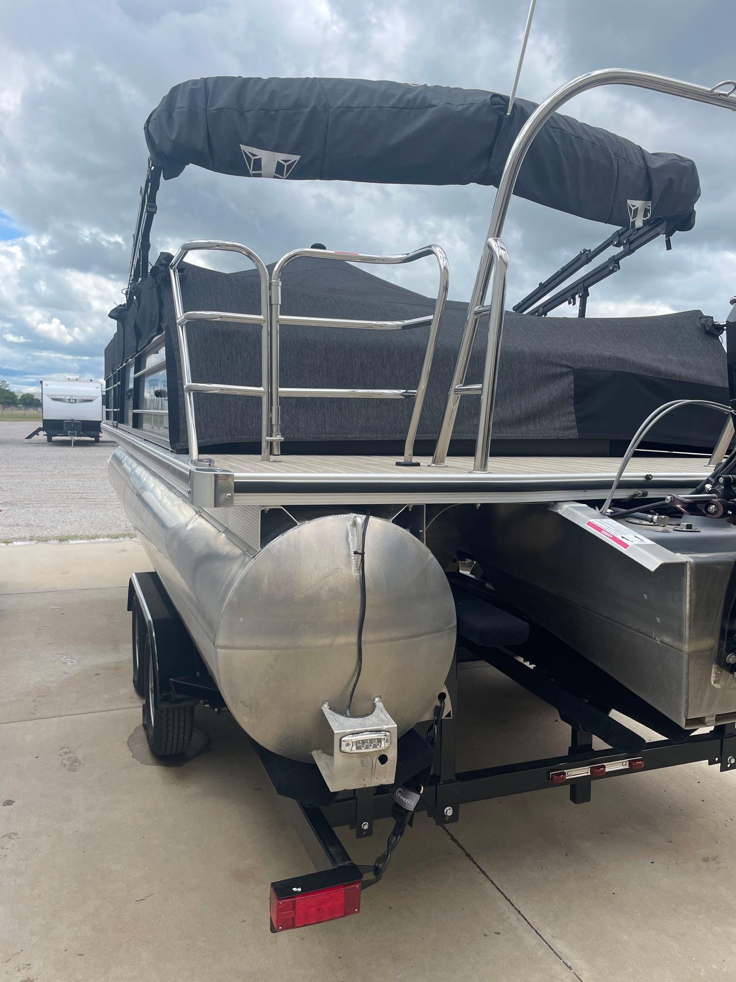 2023 Trifecta 24ft Tritoon 24UL LE boat with 200 Hp mercury