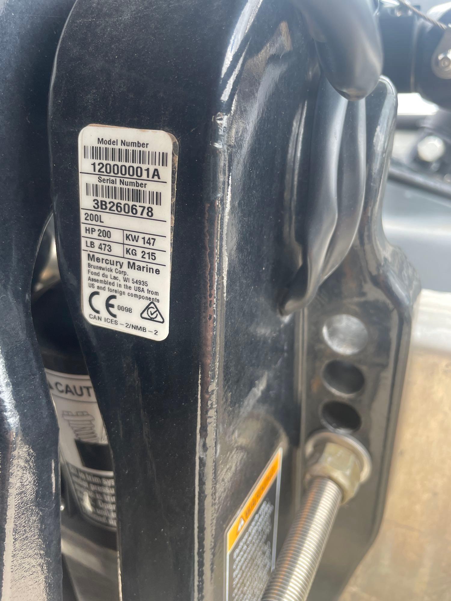 2023 Trifecta 24ft Tritoon 24UL LE boat with 200 Hp mercury