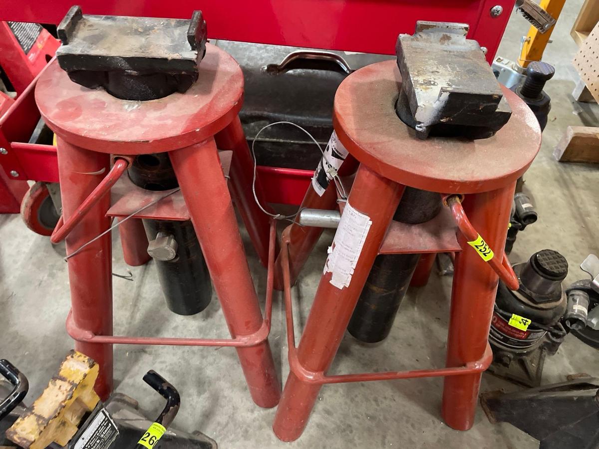 two 10 ton jack stands