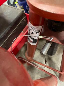 two 10 ton jack stands
