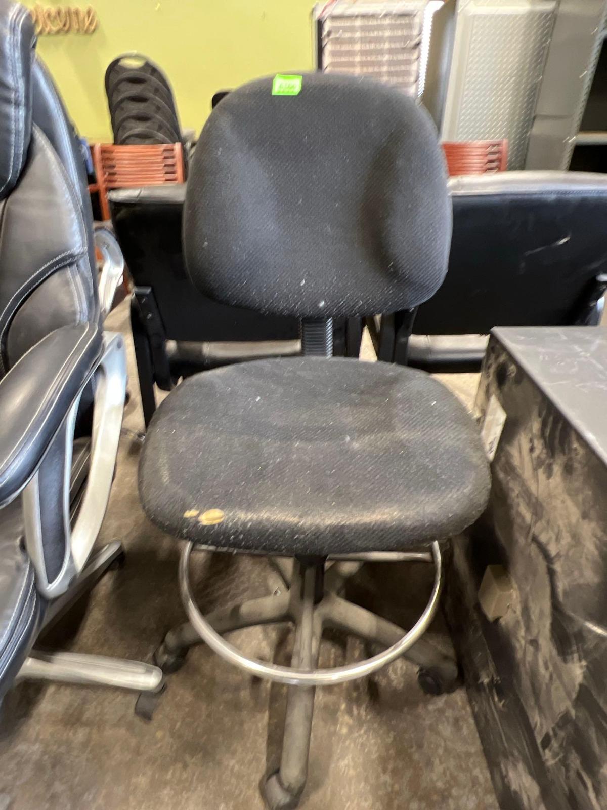 Rolling office chair